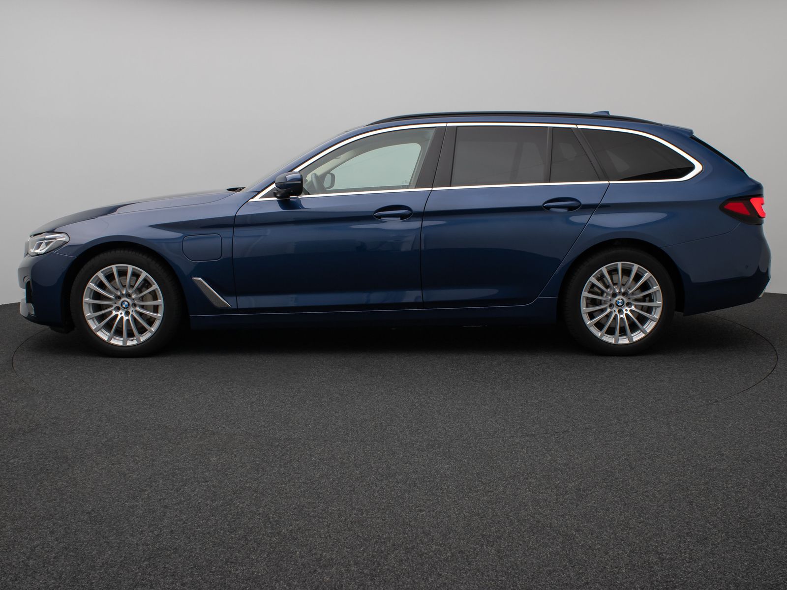 Fahrzeugabbildung BMW 530e Laser 360° HUD DAB H/K Komfort Alarm Sport