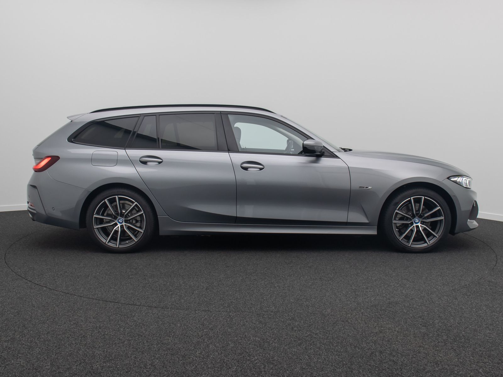 Fahrzeugabbildung BMW 320e Kamera DAB Leder Panorama Sport HUD 18Zoll