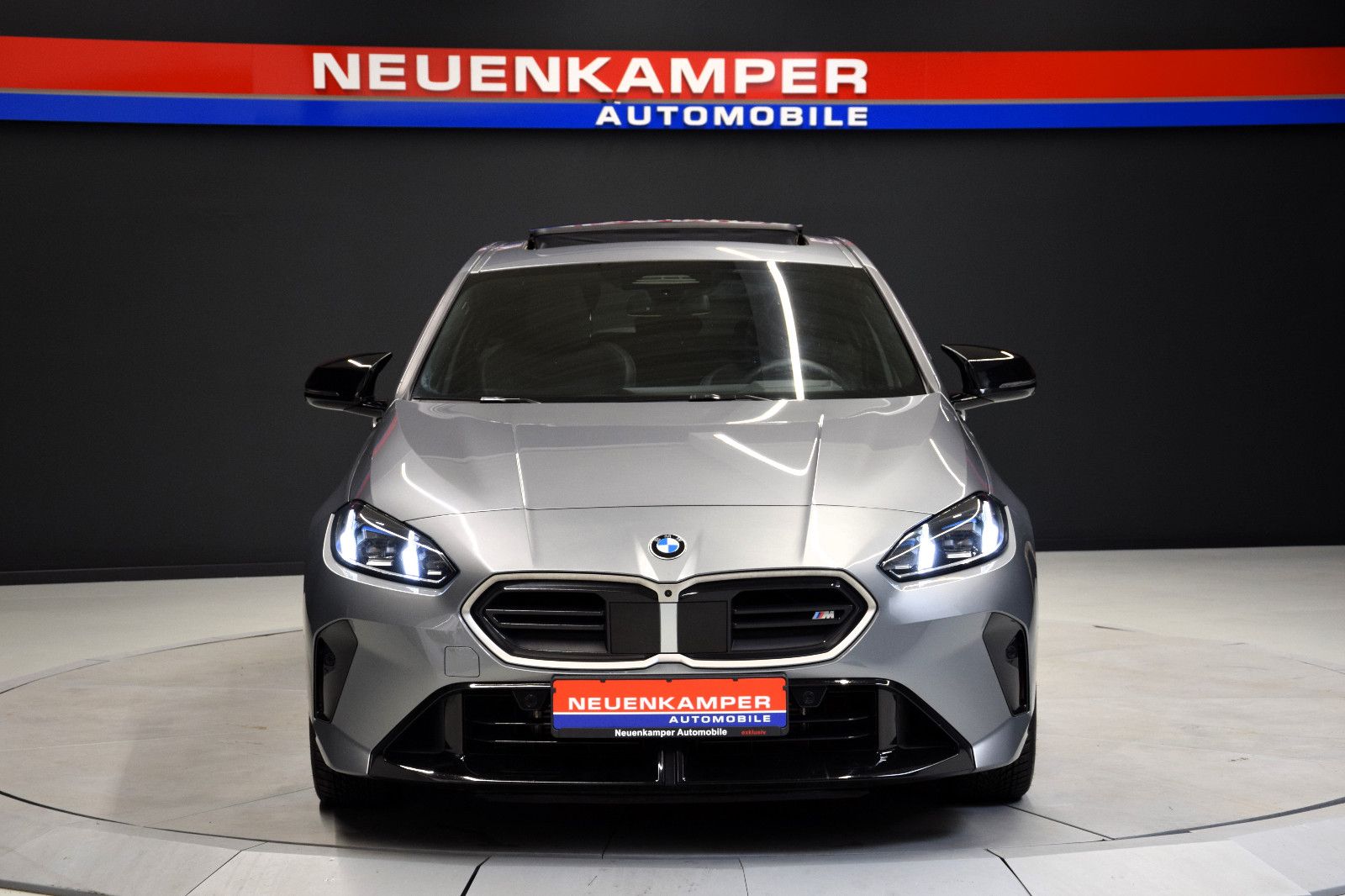 Fahrzeugabbildung BMW M135i xDrive M Sportpaket Pro Pano HuD h/k Memor