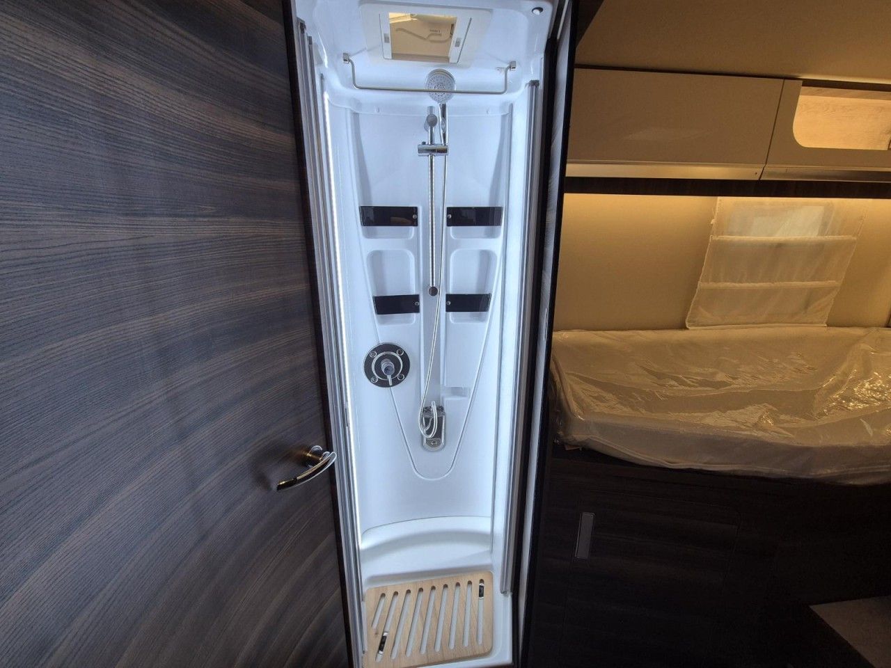 Fahrzeugabbildung Laika ECOVIP L 4009 DS Heavy Klima Radträger Face2Face