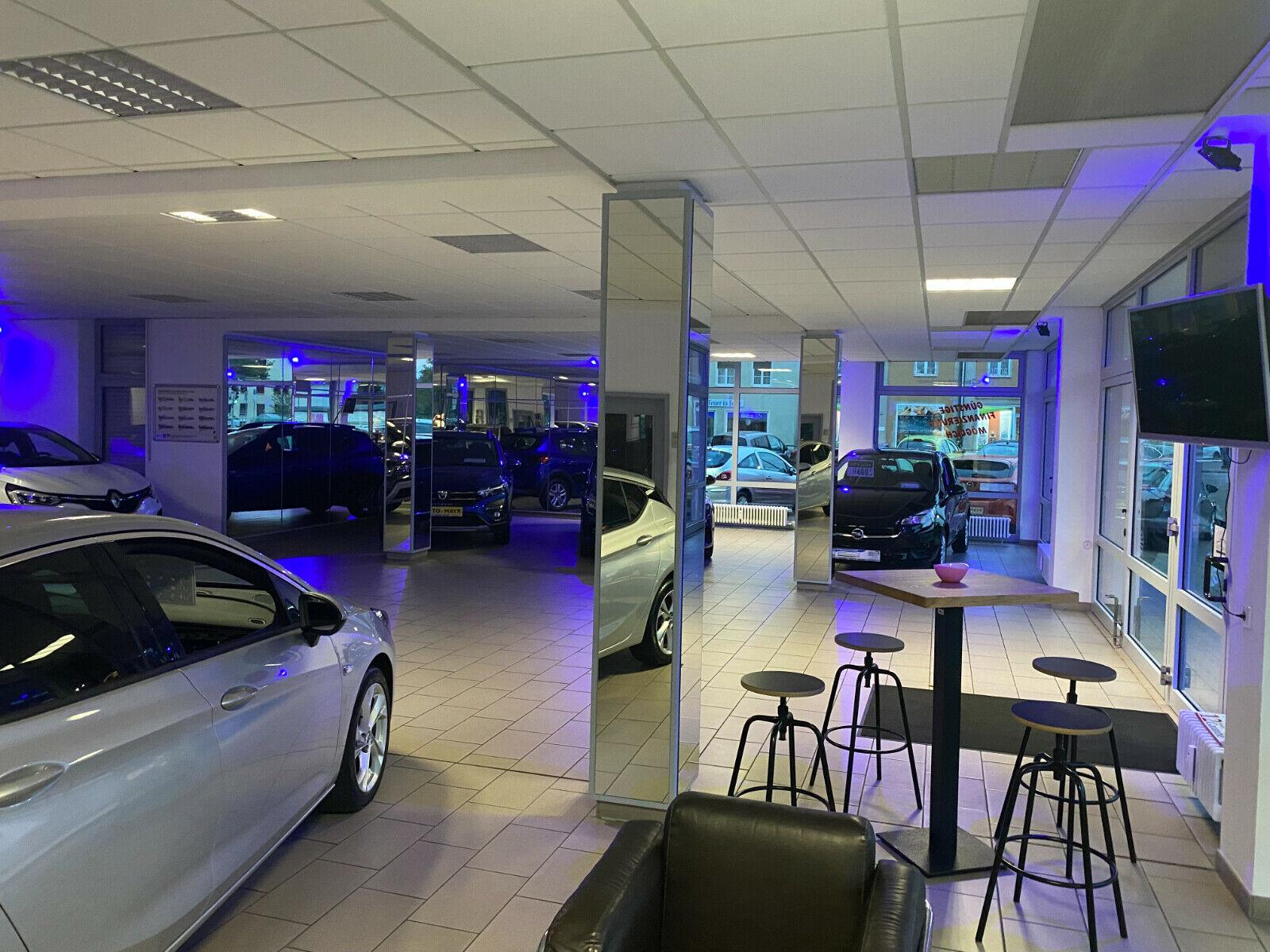 showroom-image-top
