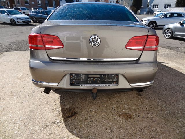 Fahrzeugabbildung Volkswagen Passat Lim. 4x4/Leder/AHK/GSD/Kamera/Navi/StH/