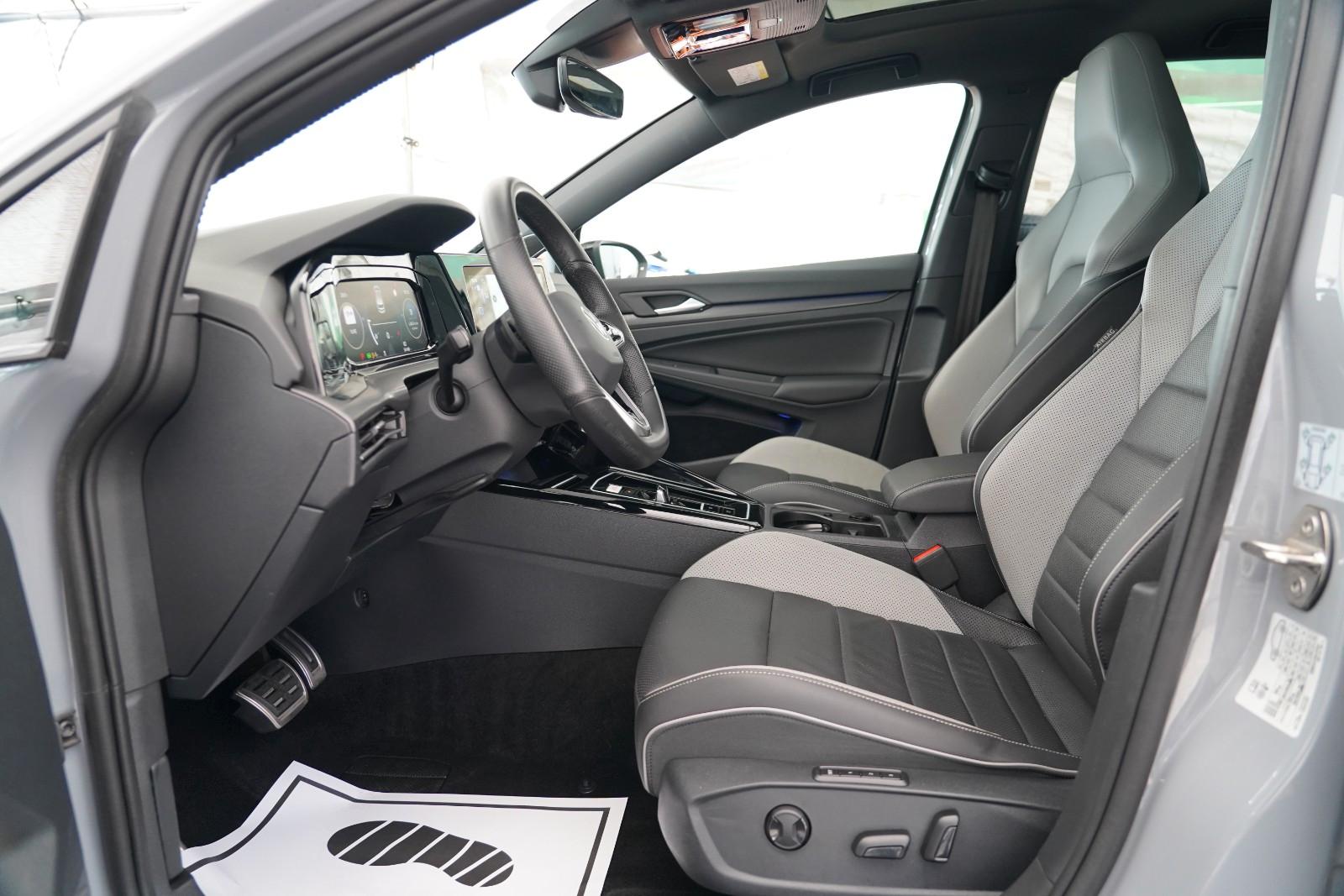 Volkswagen Golf VIII GTD PANO LEDER H&K HEADUP MATRIX