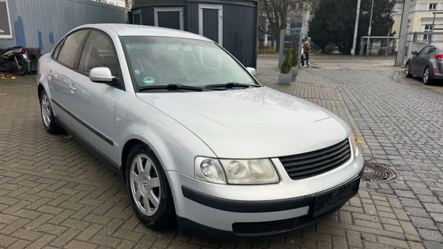 Volkswagen Passat1.8 *Klimaautomatik*ZV*TÜV:11/2025 Alcanta