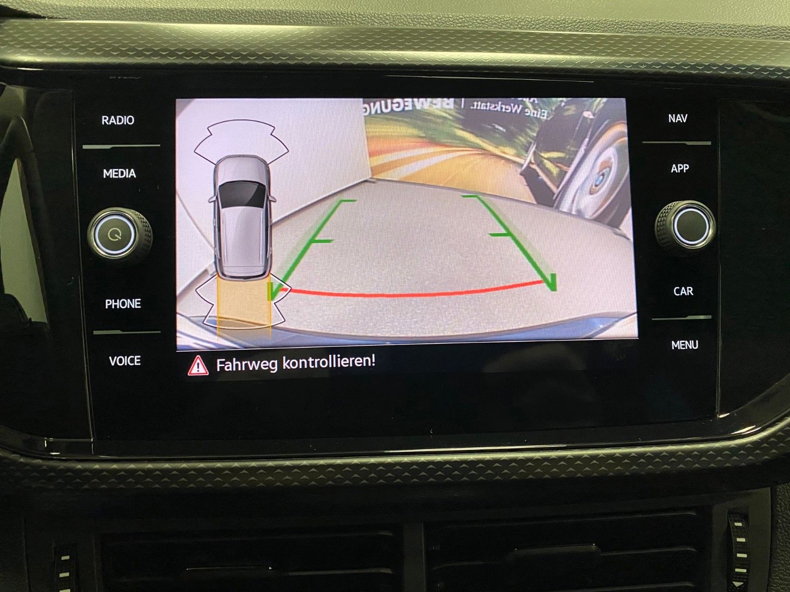 Fahrzeugabbildung Volkswagen T-Cross 1.0 TSI Life+KAMERA++PDC+ready2Discover+