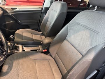 Volkswagen Golf - 10