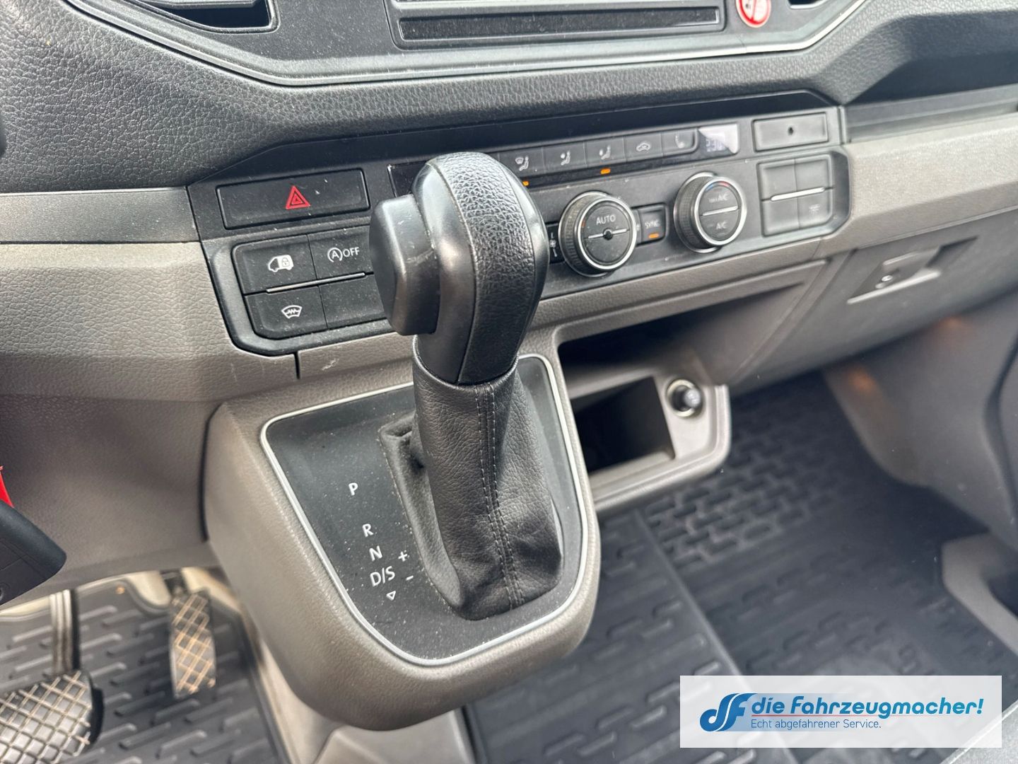 Fahrzeugabbildung Volkswagen Crafter Kasten 35 AUT. mittel L2 Hochd.LED Trend