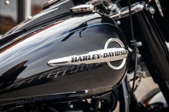 Fahrzeugabbildung Harley-Davidson Softail Heritage 114 FLHCS - DEFIANCE KOLLEKTION