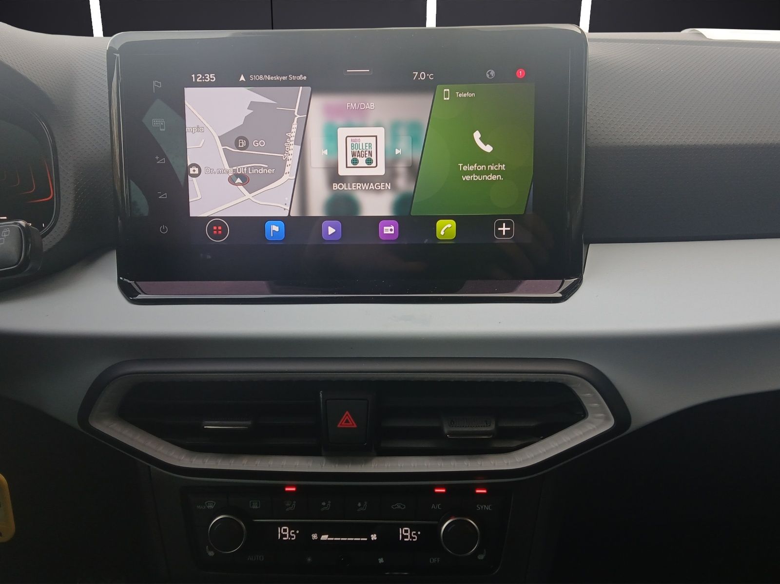 Fahrzeugabbildung SEAT Arona TSI Style LED Navi VC ACC RFK SH LM