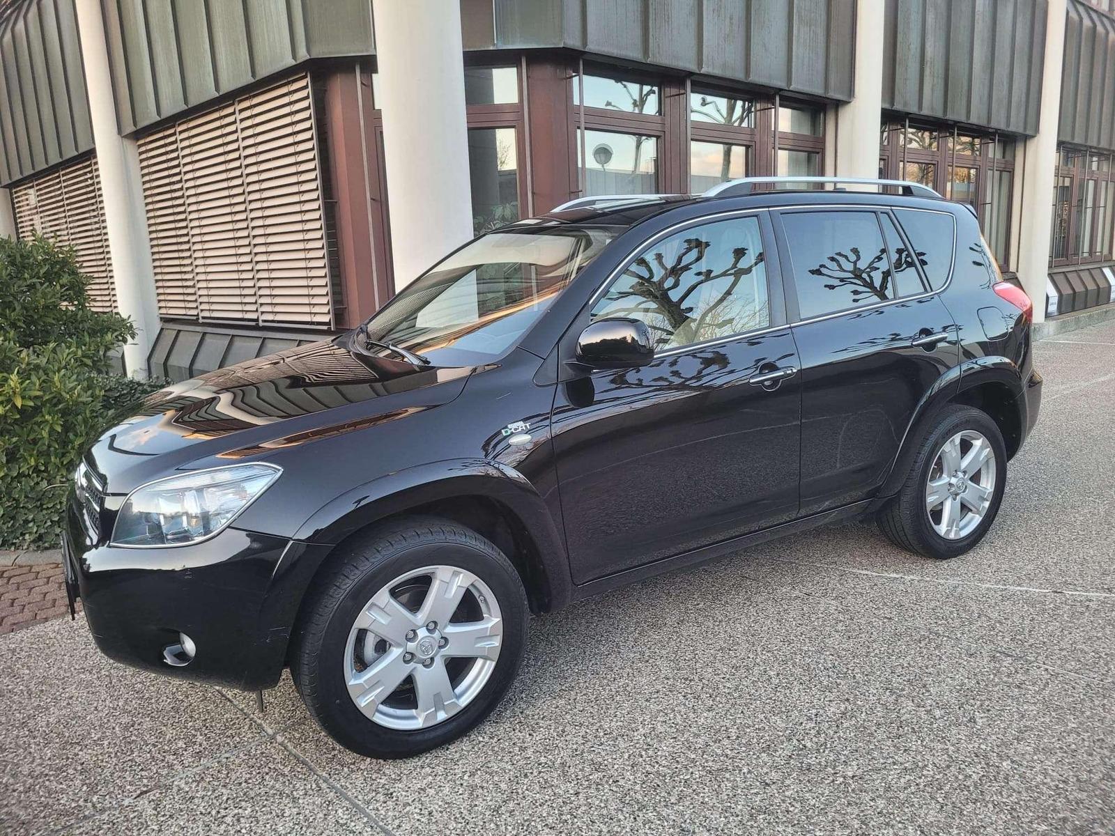 Toyota RAV 4 Executive Nur 107 TKM-LEDER-AHK-KEYLESS-DP