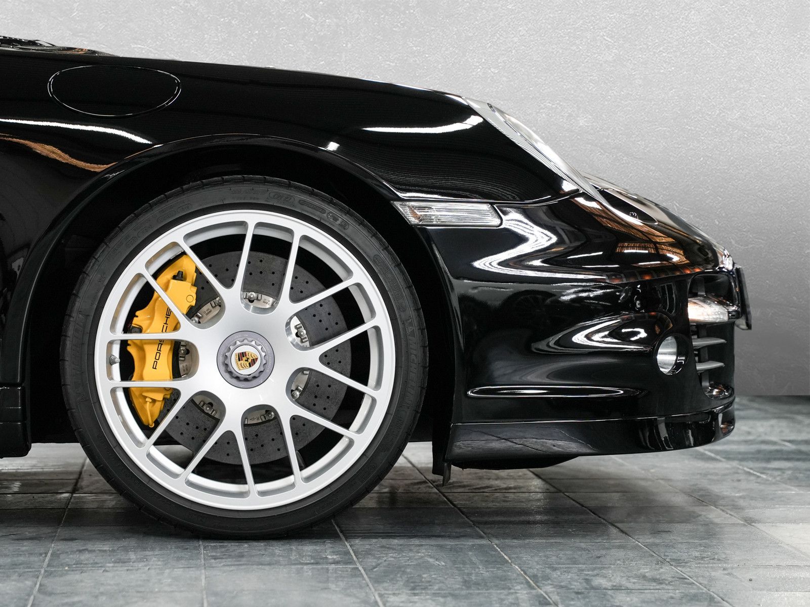 Fahrzeugabbildung Porsche 911 Turbo S Cabrio - Exklusiver Volllederumfang