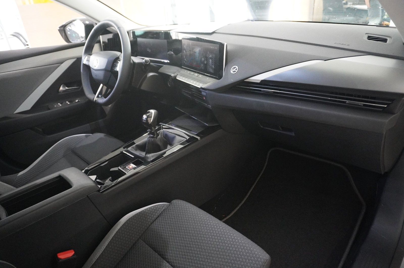 Fahrzeugabbildung Opel Astra L ST 1.2T  LED/NAVI/SHZ/ALU16/KAMERA/ALLWE