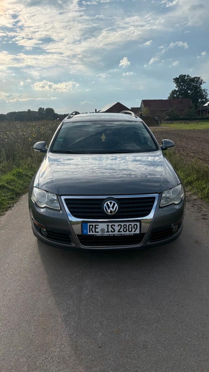 Volkswagen Passat 2006 — rear view