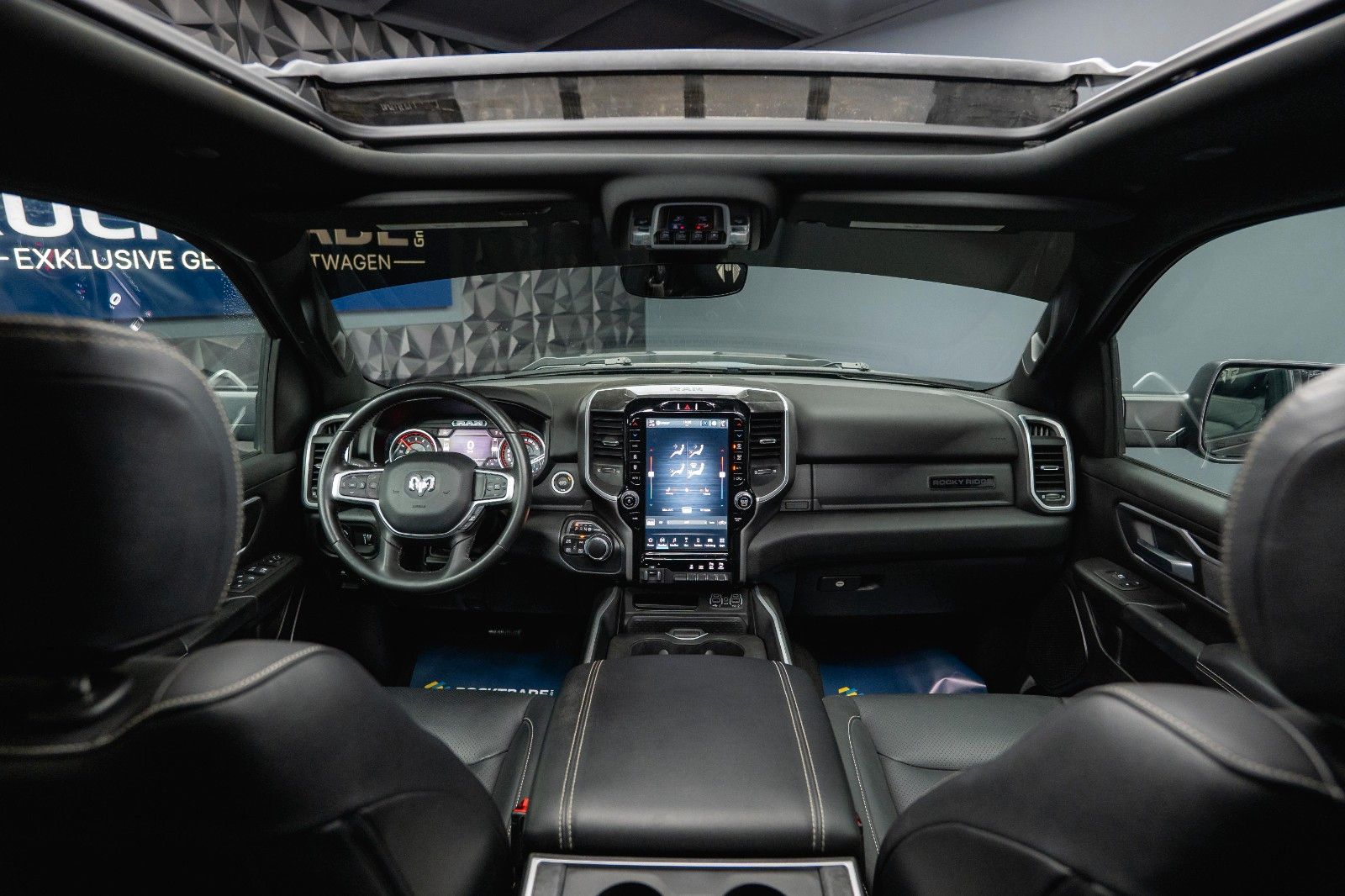 Fahrzeugabbildung Dodge RAM 5.7 V8 HEMI 4x4 ROCKY RIDGE OFFROAD Pano 19%
