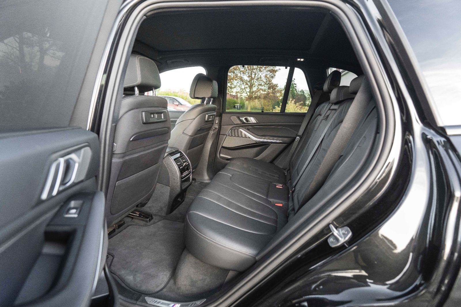 Fahrzeugabbildung BMW X5 xDrive40i M-SPORT HUD H&K 360° LASER ACC TOTW