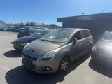 Peugeot 5008 Premium 1.6 HDI - Peugeot 5008 Premium mit Diesel-Antrieb