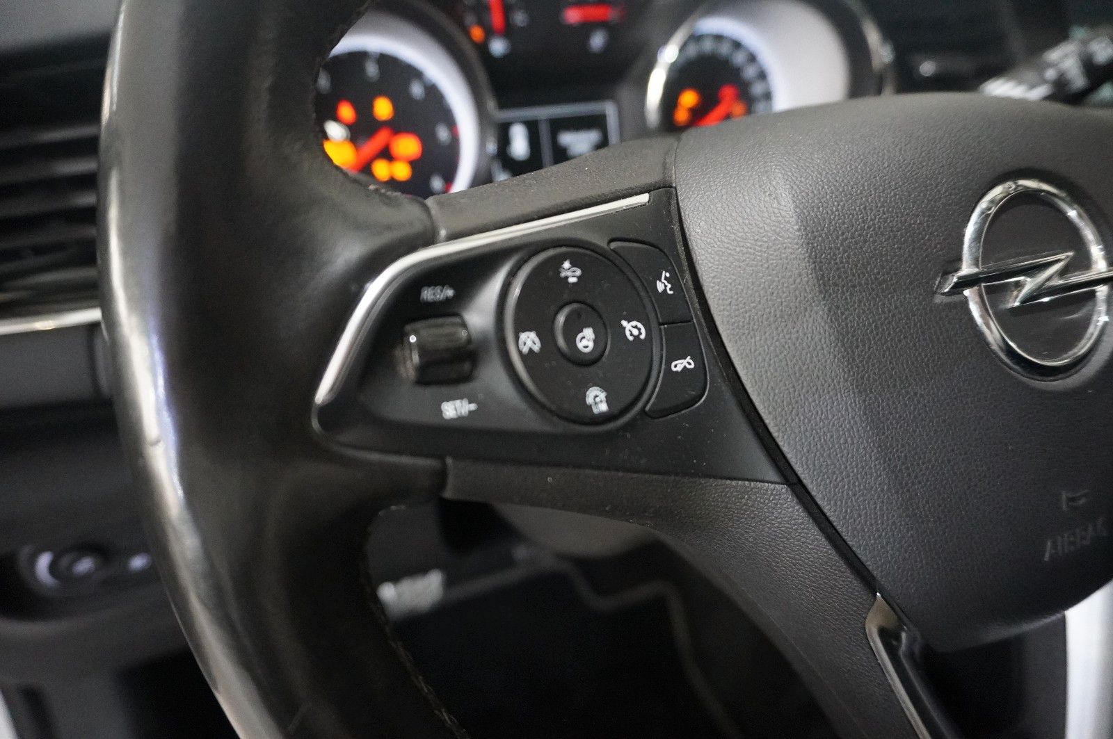 Fahrzeugabbildung Opel Insignia B ST 2.0D DYNAMIC 4X4 NAVI/LED/SHZ/AHK