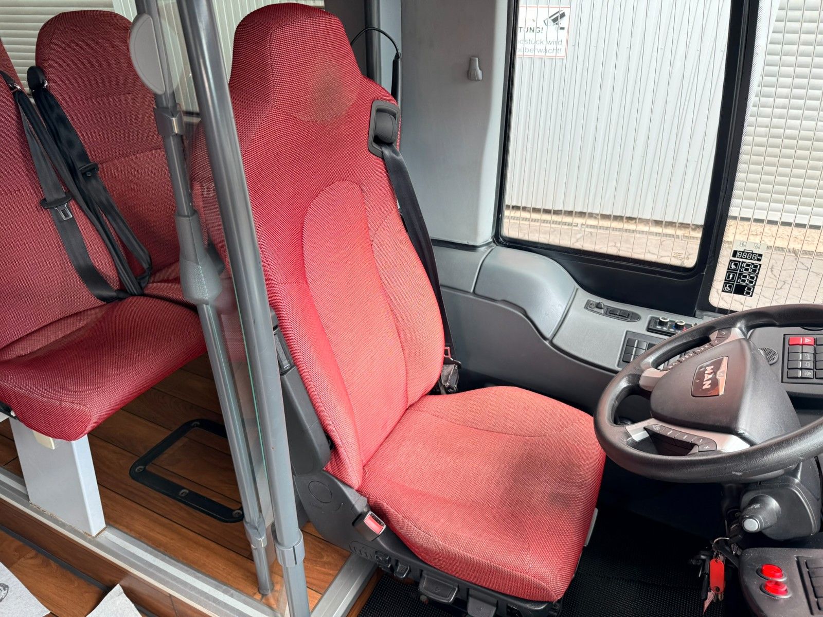 MAN  2015 - Image 10 of 28