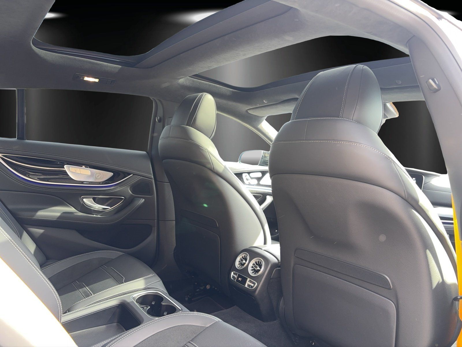 Fahrzeugabbildung Mercedes-Benz AMG GT 63 S E DISTRO Burme HUD Keramik DYNAMIC+