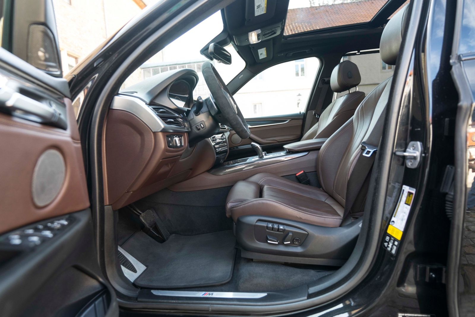 Fahrzeugabbildung BMW X5 xDrive50i M-SPORTPAKET HUD H&K CARPLAY 360°