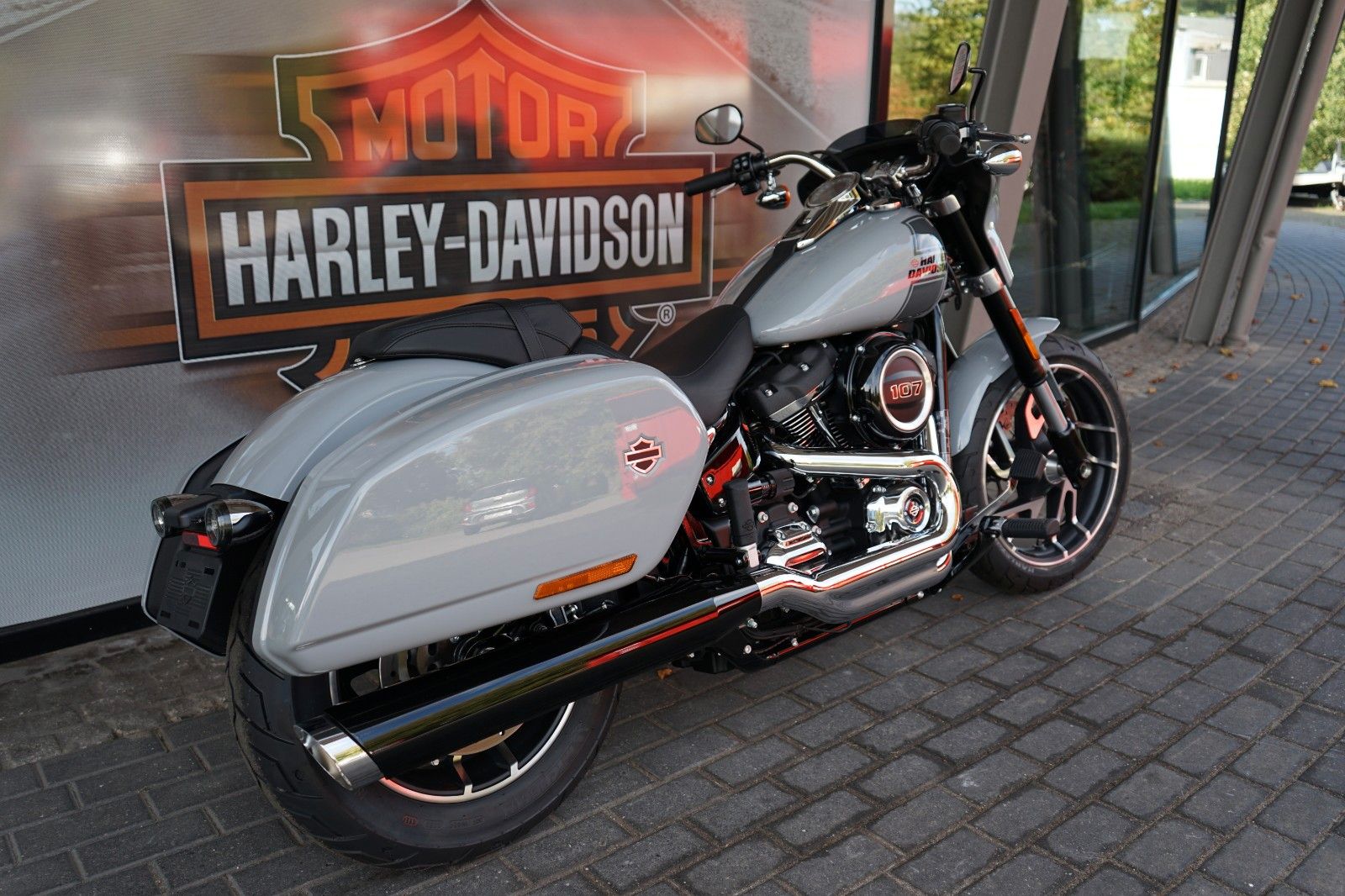 Fahrzeugabbildung Harley-Davidson Softail Sport Glide 107 Sofort Verfügbar 2024