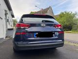 Hyundai i30 1.4 Kombi mit kleinem Hagelschaden  - : Kleine