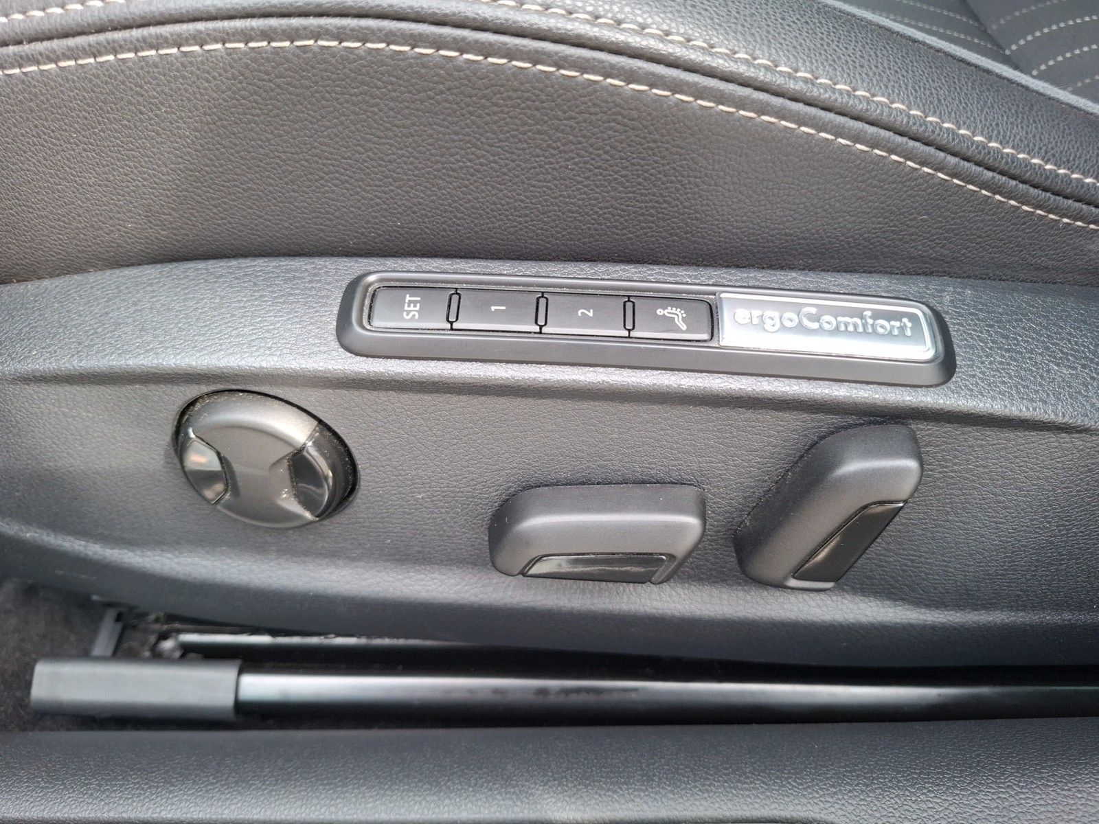 Fahrzeugabbildung Volkswagen Passat Variant TSI Alltrack DSG 4M LED Navi ACC