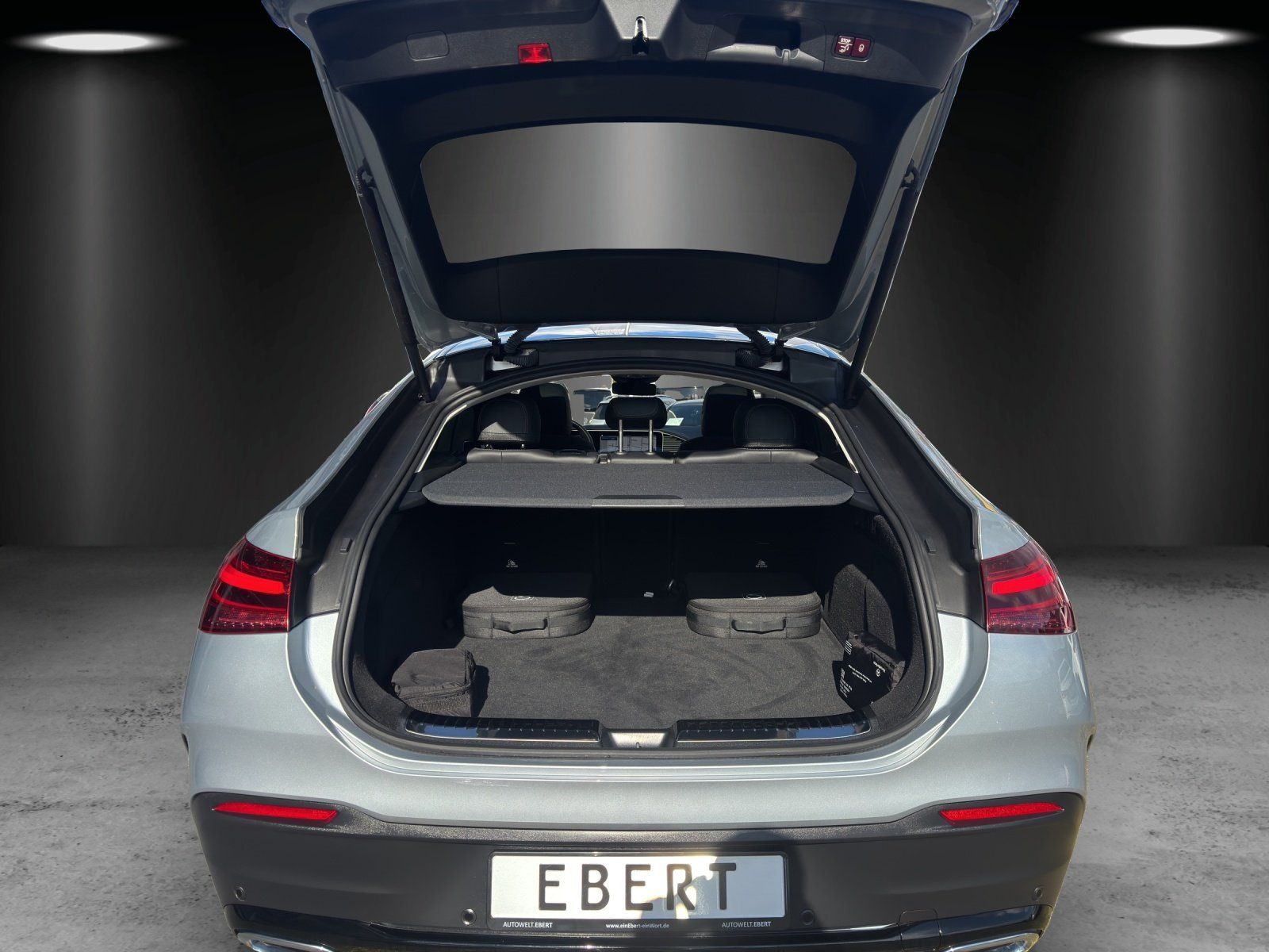 Fahrzeugabbildung Mercedes-Benz GLE400e AMG Prem AIRMATIC Carbon DISTR Pano MLED