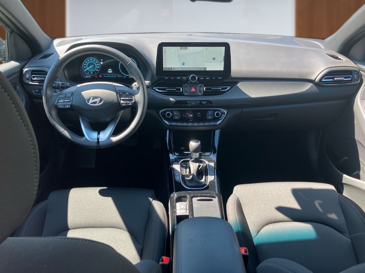 Fahrzeugabbildung Hyundai i30 DCT ADVANTAGE NAVI*LED*2Z-KLI*CARPL*SHZ*LHZ*