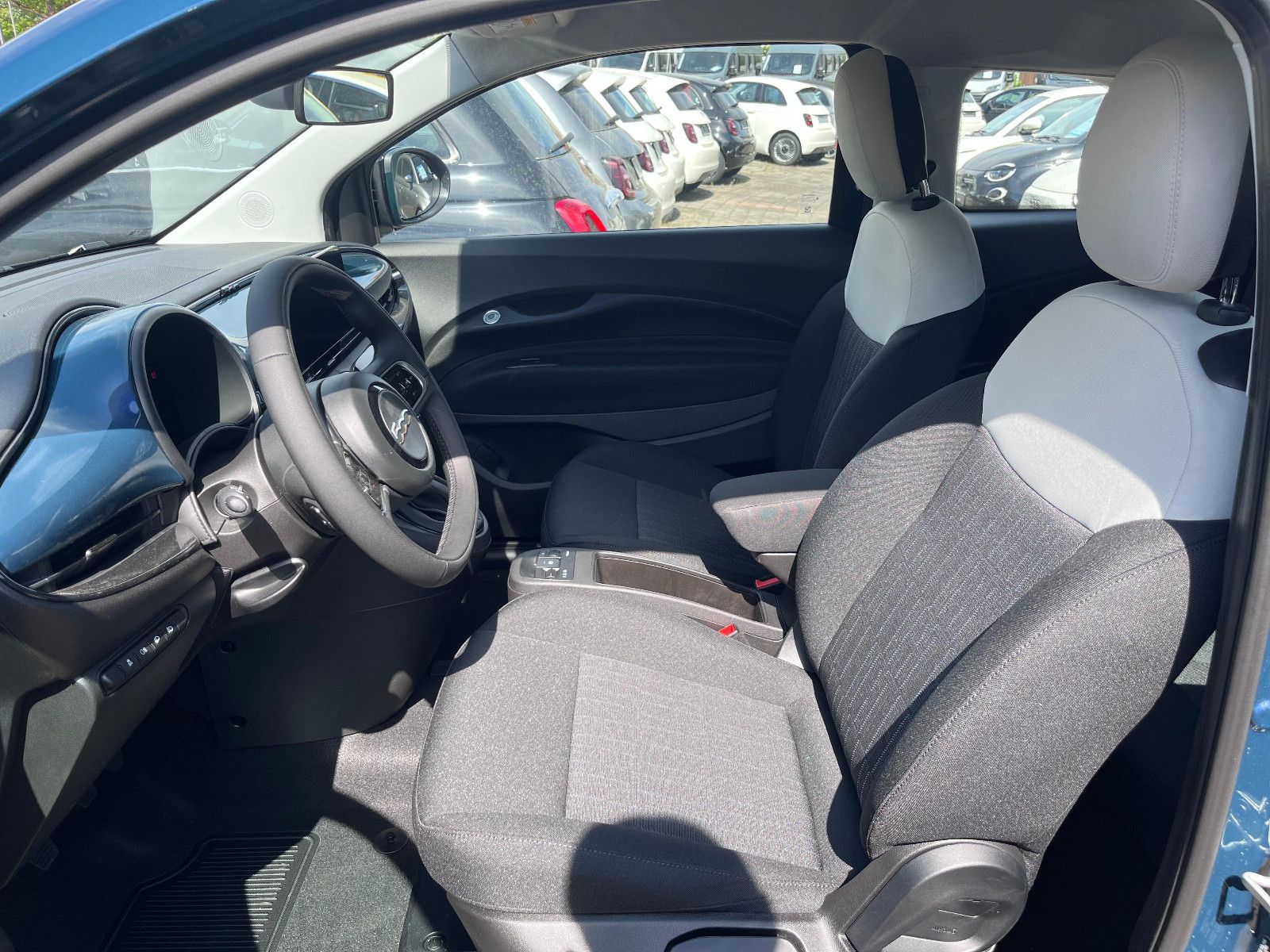 Fahrzeugabbildung Fiat 500 1.0 Hybrid FireFly 48 kW Icon