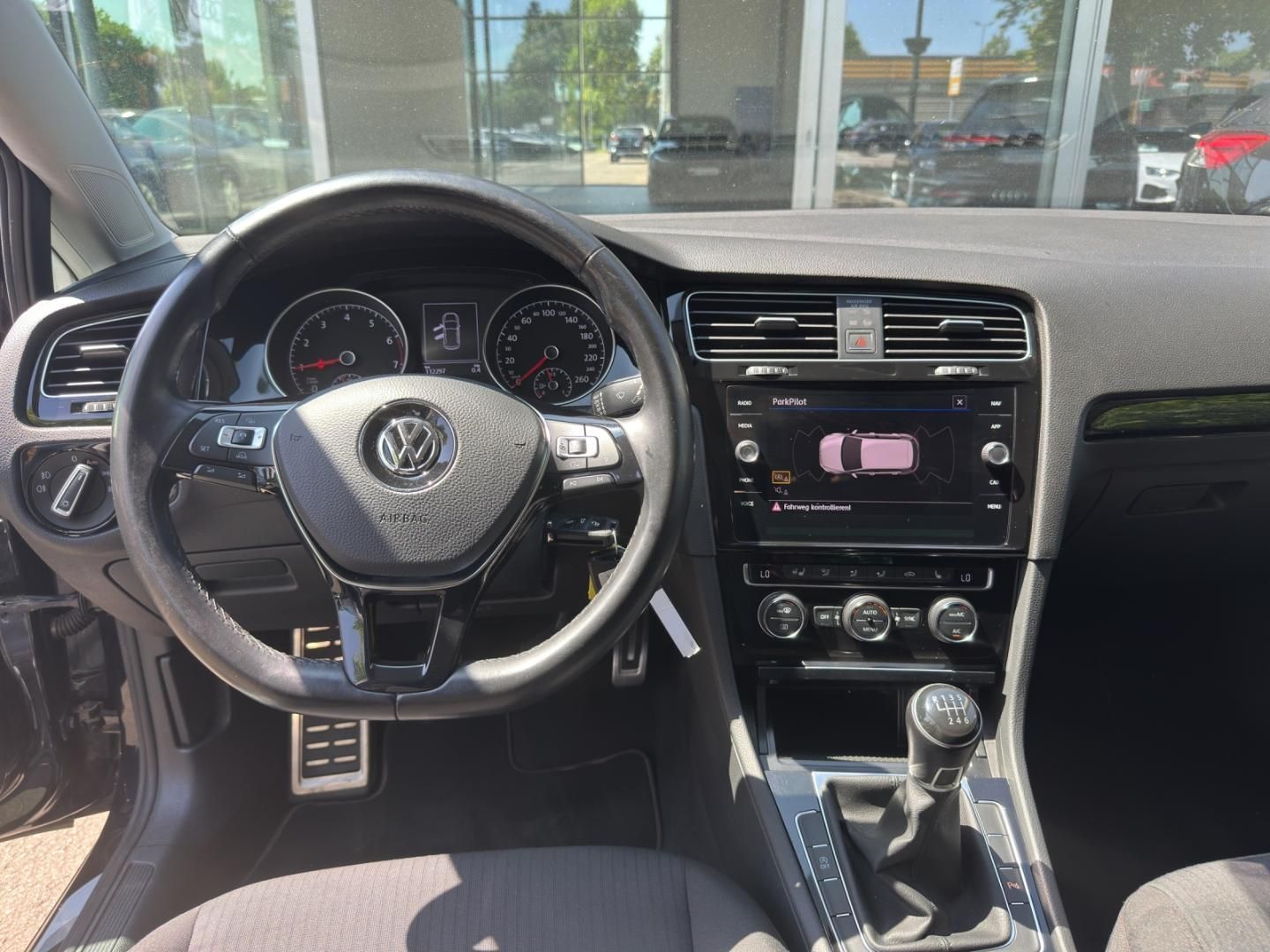 Fahrzeugabbildung Volkswagen Golf SOUND 1,0 l TSI,Navi,SH,ACC,Telefonschnitts