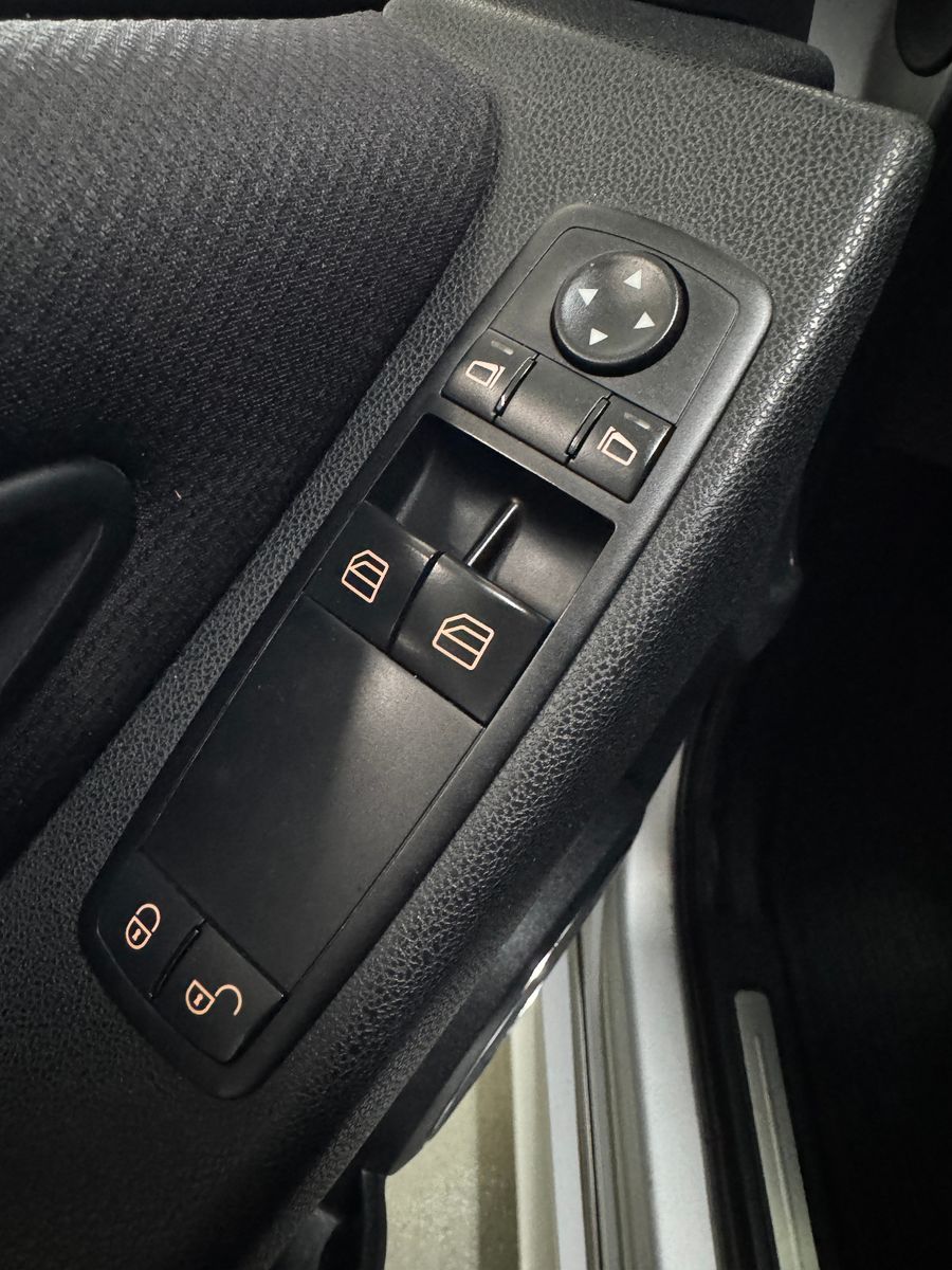 Fahrzeugabbildung Mercedes-Benz B 180 CDI AUTOMATIK TEMPOMAT KLIMA PANORAMA