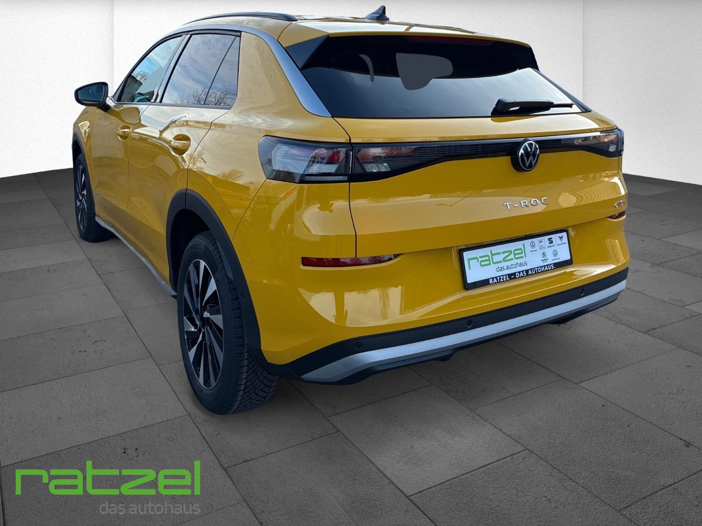 Fahrzeugabbildung Volkswagen T-Roc LIFE 1.5 eTSI Allwetter+Navi+SHZ+PDC