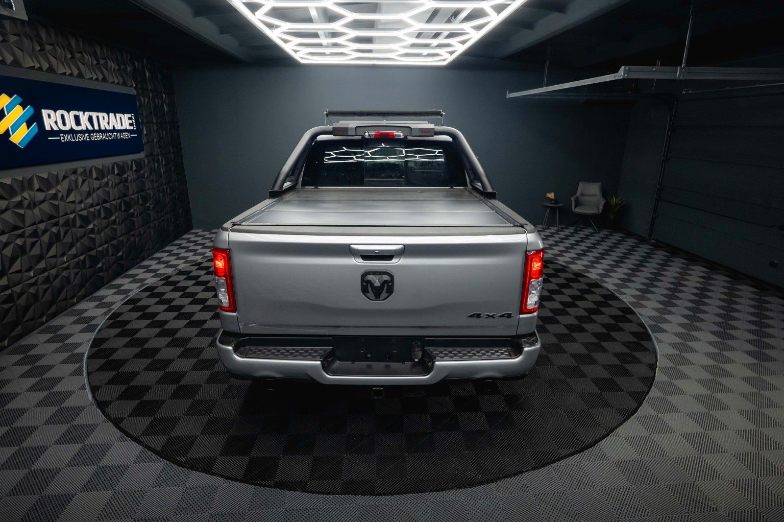 Fahrzeugabbildung Dodge RAM 5.7 V8 HEMI 4x4 OFFROAD NightPaket AXLE LOCK