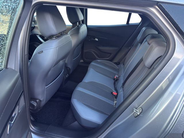 Peugeot 2008 1.2 PureTech 130 Allure AHK+Kam.+KeyLess