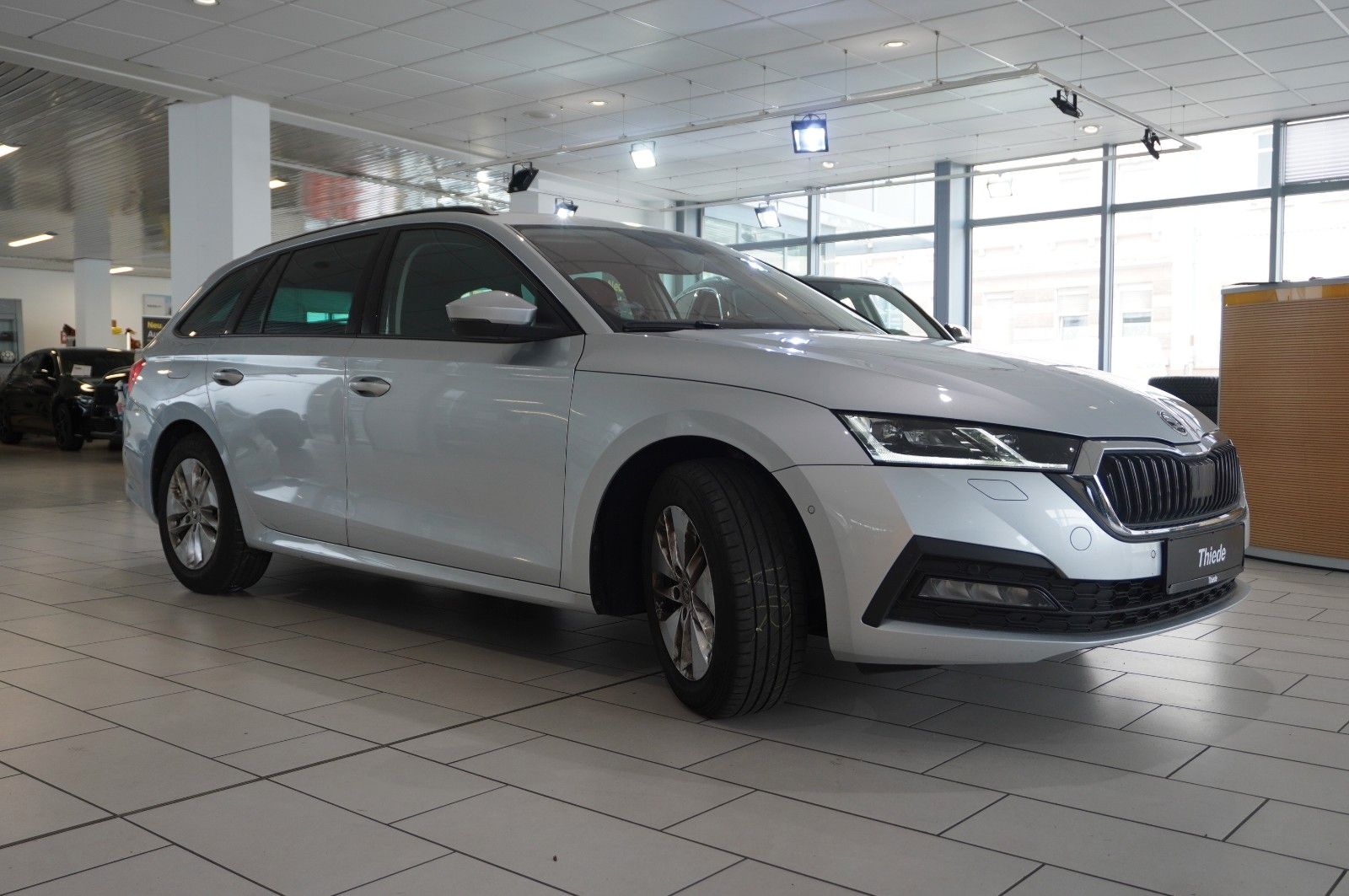 Fahrzeugabbildung SKODA Octavia Combi 2.0 TDI AMBITION NAVI/LED/KAMERA