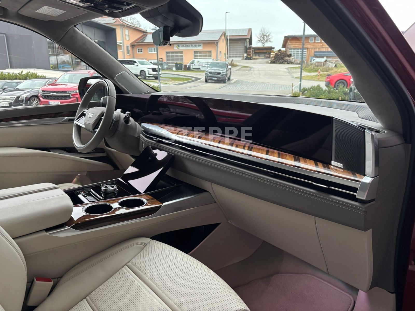 Cadillac Escalade FACELIFT MY26 6.2 V8 ESV Sport Platinum