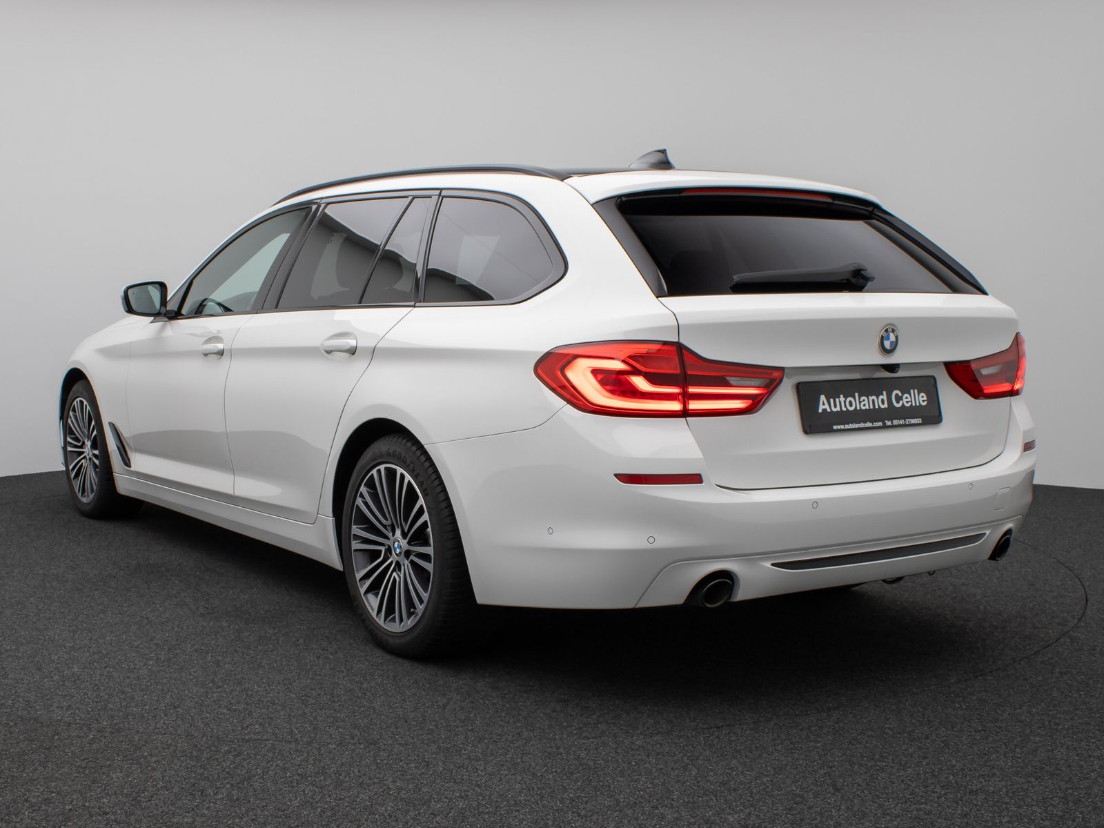 Fahrzeugabbildung BMW 520d Sport Line Kamera Panorama AHK HiFi Alarm