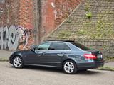 Mercedes-Benz E250/Abstandstemp./Panorama/KeyLess/Vollleder - Mercedes-Benz 250 mit Benzin-Antrieb
