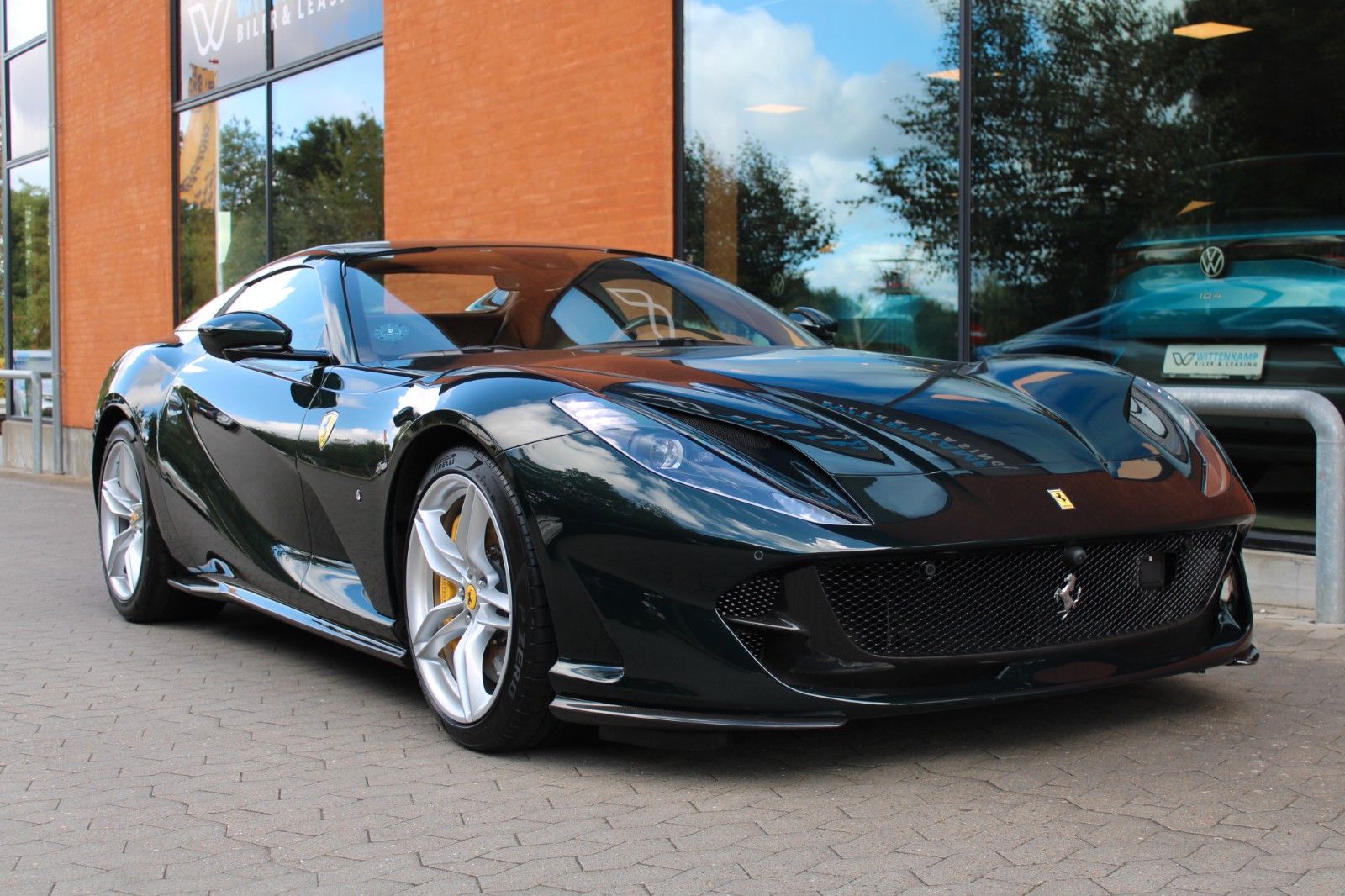FERRARI 812