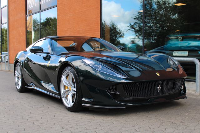FERRARI 812