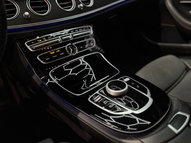 Mercedes-Benz E 200 T Avantgarde*ANHÄNGER*CAM*LED*NAVI*LEDER*