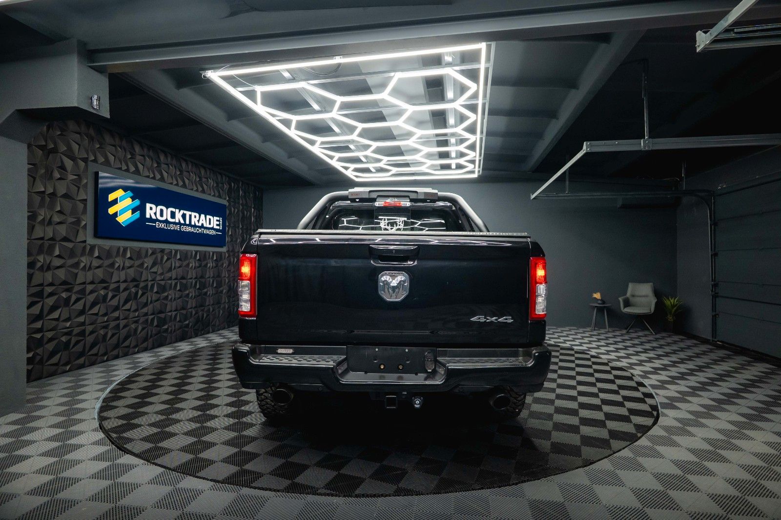 Fahrzeugabbildung Dodge RAM 5.7 V8 HEMI 4x4 OFFROAD Night-Paket *LED*