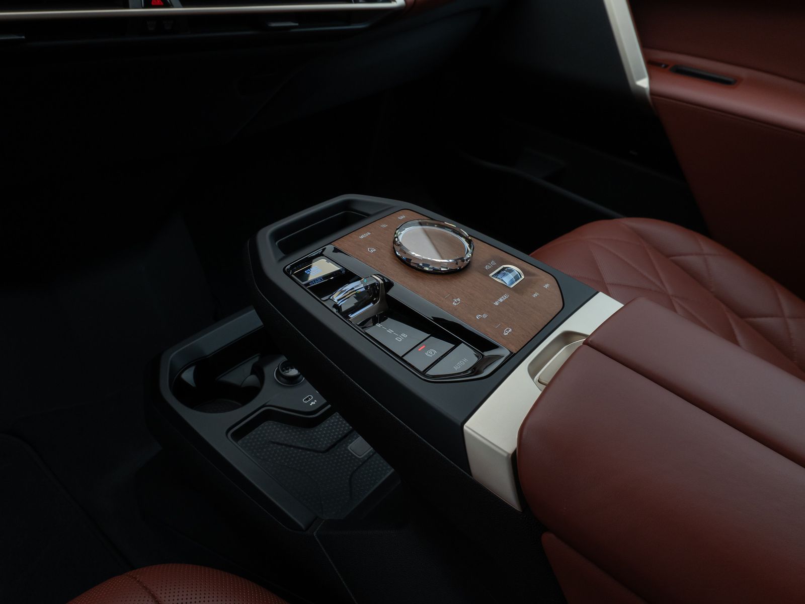 Fahrzeugabbildung BMW iX xD50 360°H/K DAB ACC SoftCl ACC Komfort 21Zol