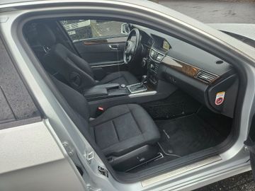 Mercedes E 200 - 12