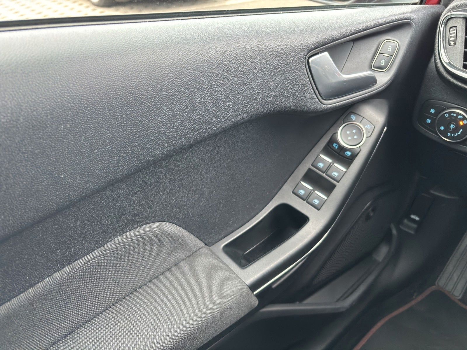 Fahrzeugabbildung Ford Fiesta ST-Line X 1.0 Eco Boost Ass. Paket LED B&