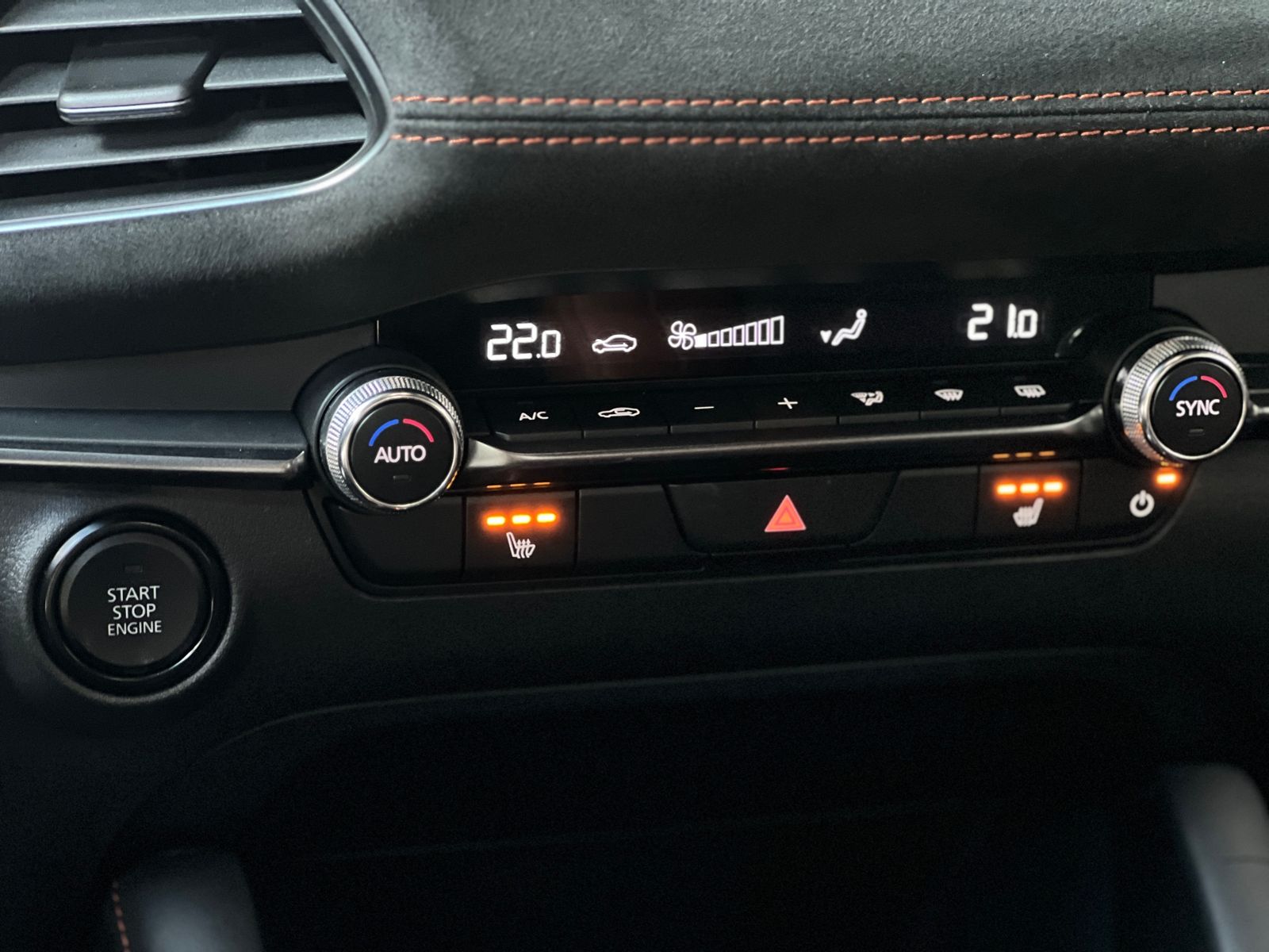 Fahrzeugabbildung Mazda 3 M Hybrid Nagisa BOSE MEMORY HUD NAVI RFK SHZ