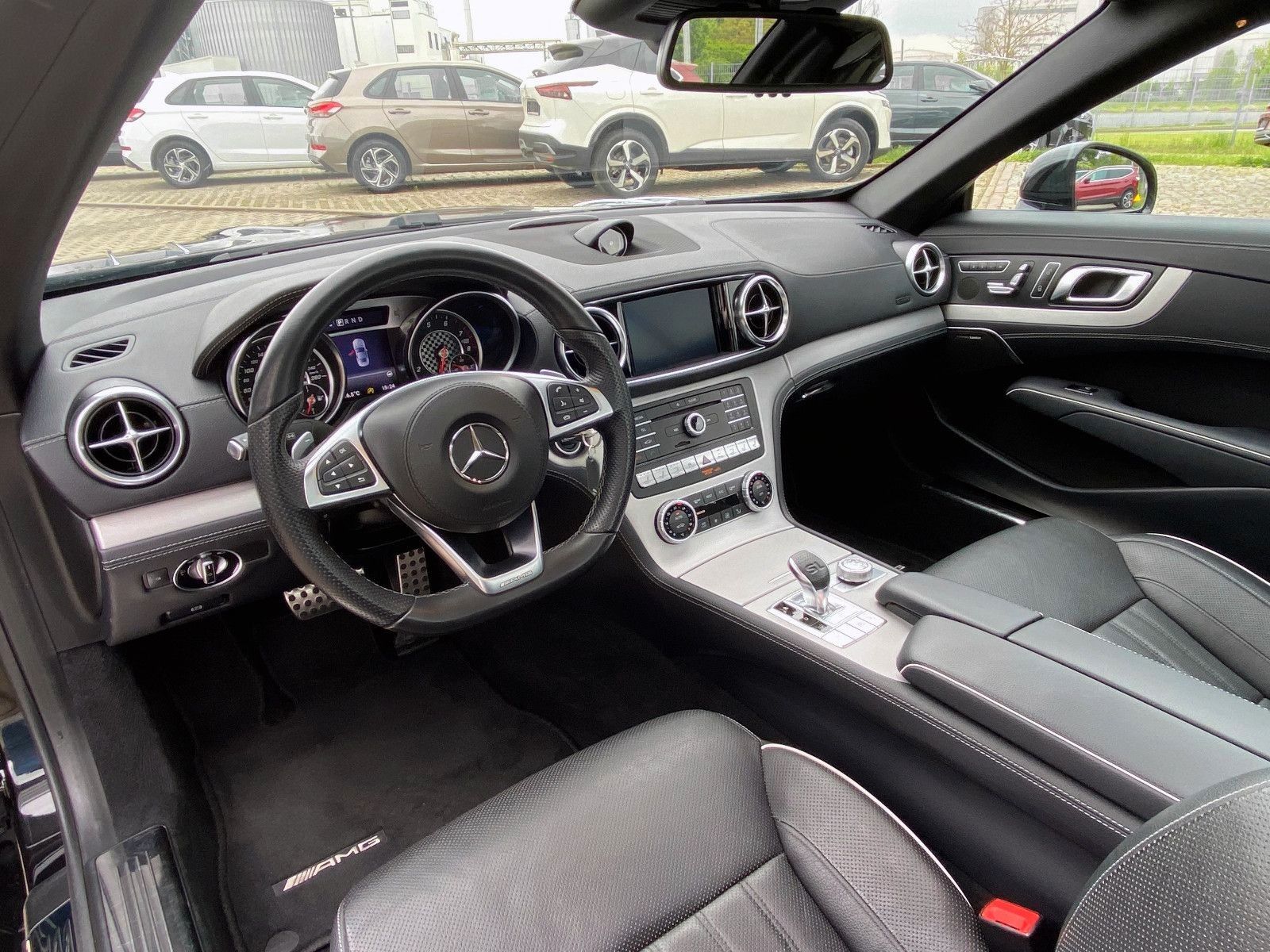 Fahrzeugabbildung Mercedes-Benz SL 400 3.0 V6 AMG+NIGHT+MAGIC-SKY+H&K+MASSAGE