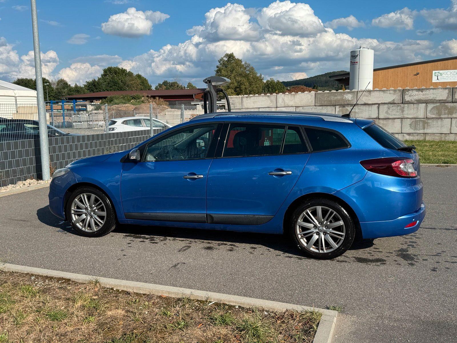 Renault Megane 2010 — rear view