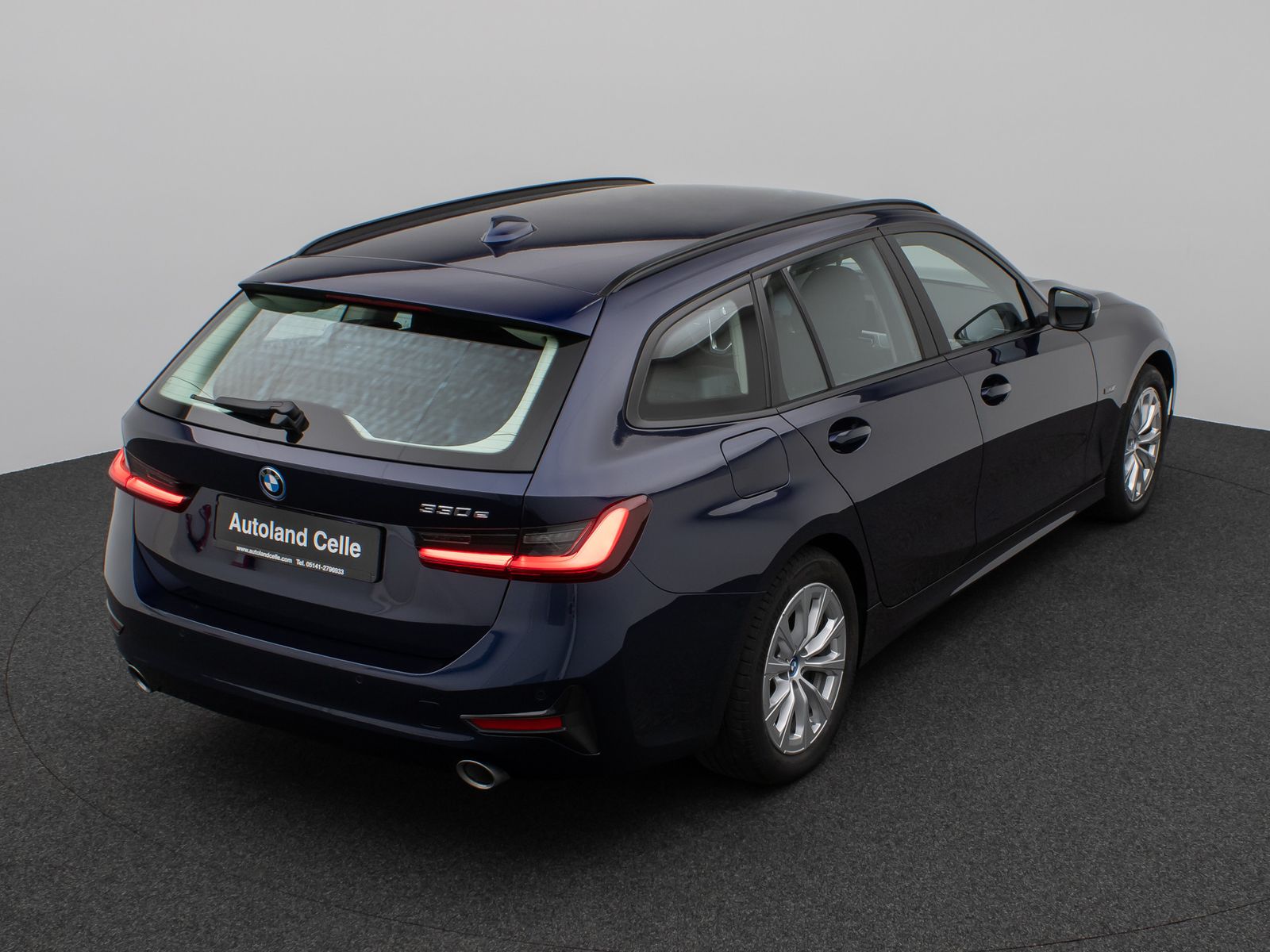 Fahrzeugabbildung BMW 330e Laser HUD DAB PDC Stop&Go Komfort Alarm
